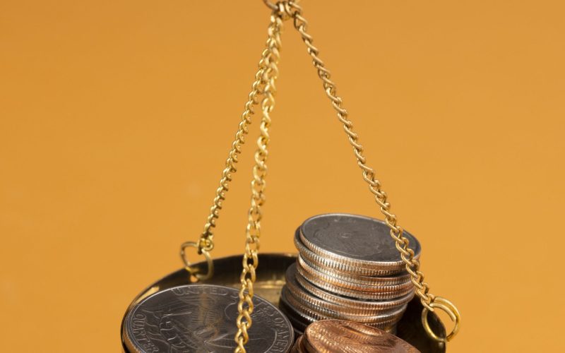 Avukatlık Asgari Ücreti, 2024 AAÜT, Avukatlık Ücret Artışı, Resmi Gazete Avukatlık Tarifesi, Avukatlık Mesleği, Hukuki Temsil, Avukatlık Ücret Sınırları, Hukuk Fakültesi Mezunları, Adalet Sistemi Katkısı, Hukuki Süreç Yönetimi